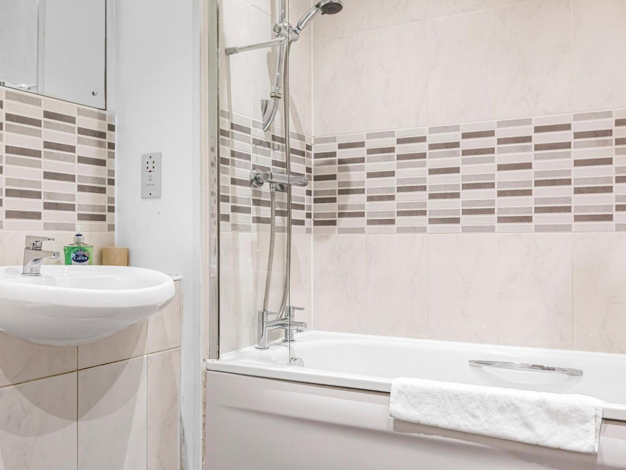 Pass The Keys Modern Tottenham Hale Apartment Perfect For Leisure London Eksteriør billede
